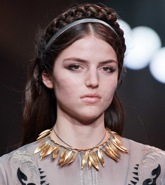 Collar at Schiaparelli, Christian Dior, Bouchra...