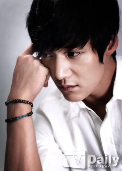 CHOI JINHYUK - PATROL CAPTAIN, SON OF FORMER SUPREME tumblr_njev8aKr6i1qhwguzo5_r1_400.jpg