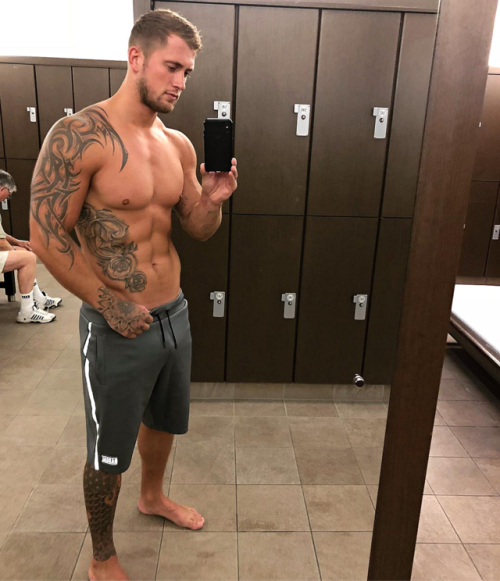 malecelebsandporn:Dan Osborne