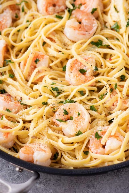 homemadehooplah:Shrimp Scampi with Linguine!This white wine...