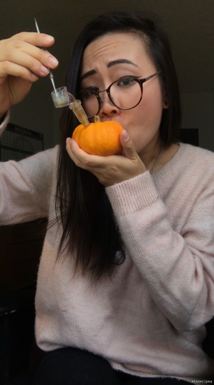 stonerjpeg:stonerjpeg:Tiny pumpkin rig and tinier pumpkin...