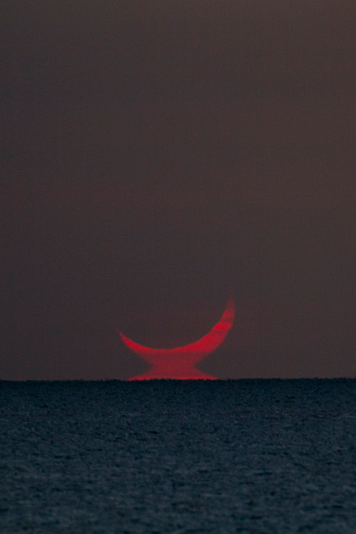 e4rthy:Solar Eclipse by Willoughby Owen