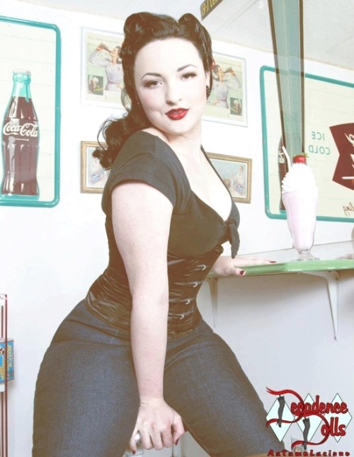 alternative-pinup:Alternative Pinup