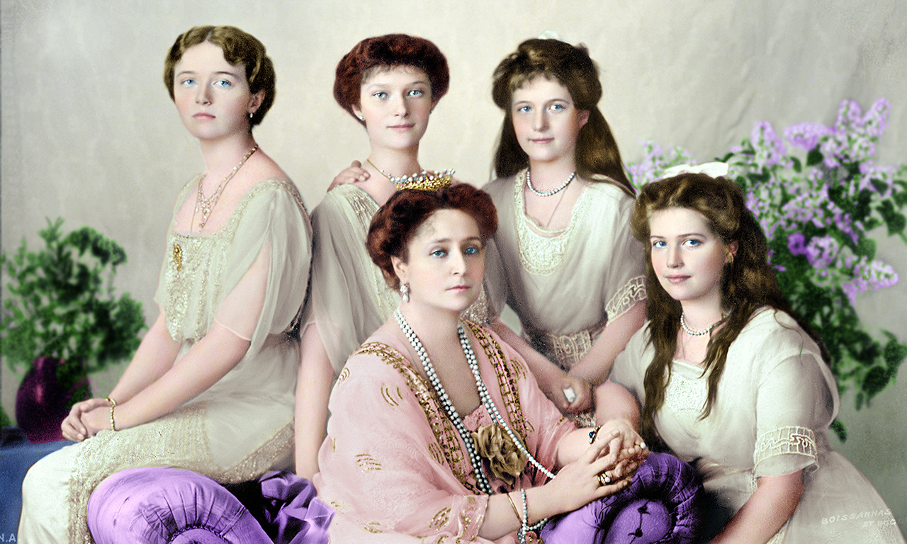 Empress Alexandra Feodorovna with her daughters... - Bringing black and ...