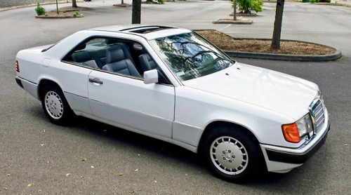 crazyforcars:Mercedes 300CE, nice two-tone white over gray,...