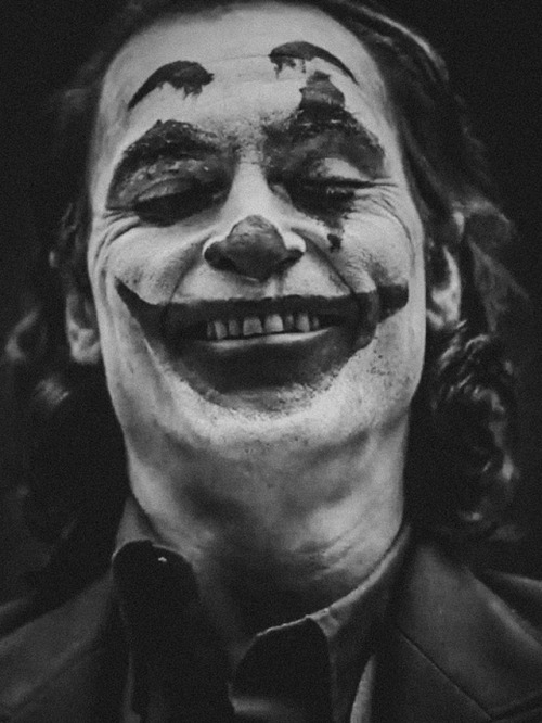 entediadoateamorte:Joaquin Phoenix as Arthur Fleck aka Joker.