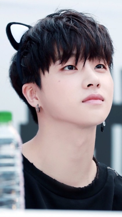 kpopperlocks:♡ jinhwan lockscreens ♡ like or reblog if you...