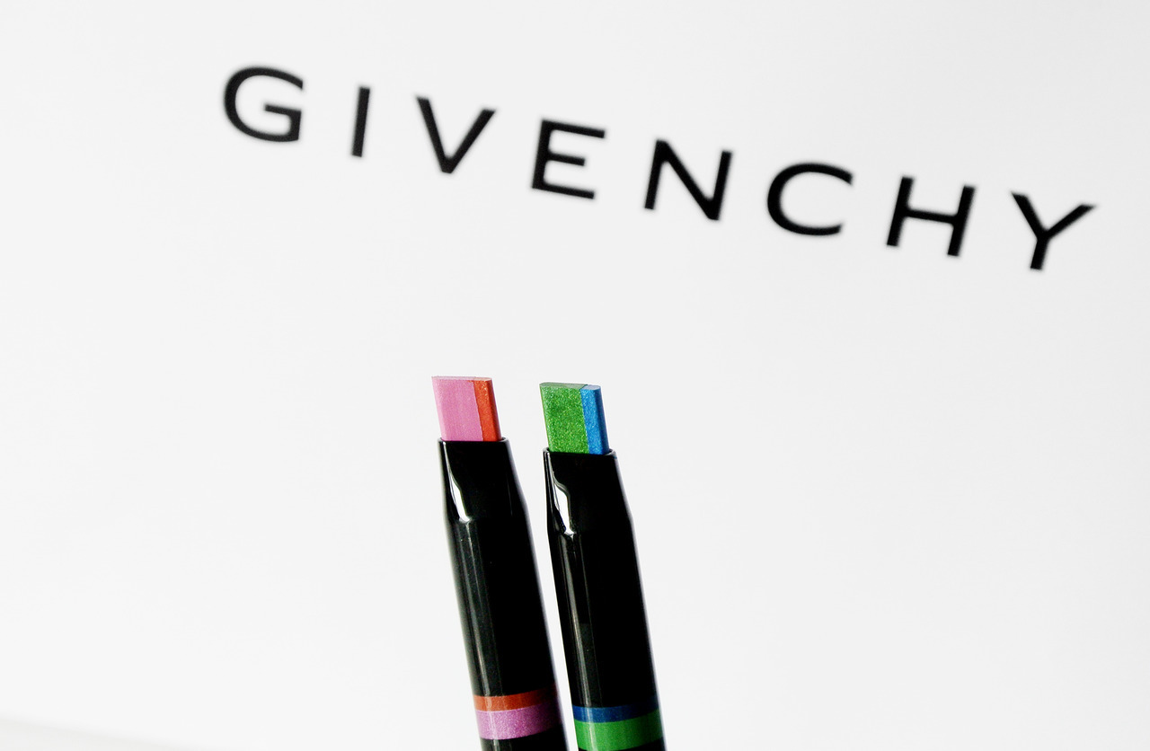 Givenchy dual outlet eyeliner