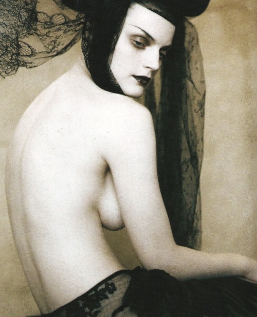 rovrsi:guinevere van seenus in ‘powerful heads’ by paolo...