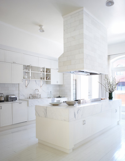 Kitchen in this Tribeca apartment uses different materials to show subtle variations in the all-white palette. [2000 × 2591]