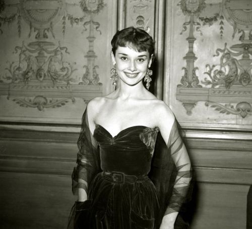 Audrey Hepburn on the red carpet wearing a crushed... | SoAudreyHepburn