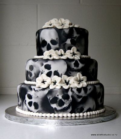 Airbrushed SKULL wedding cake | stiletto studio