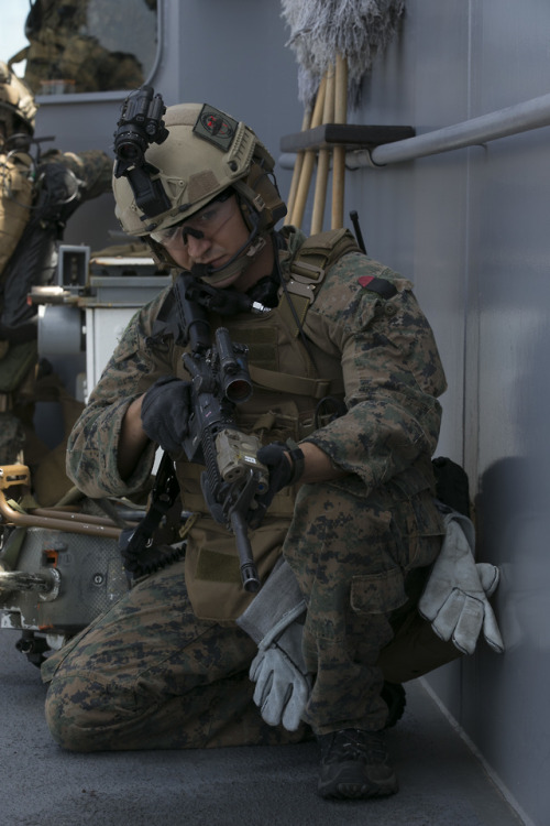 Force Reconnaissance Marines with Maritime Raid Force, 31st...