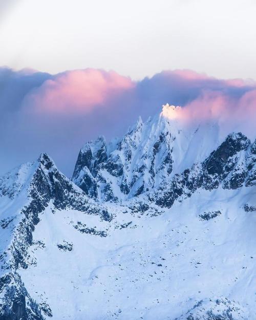 amazinglybeautifulphotography:Cotton candy colors over snow...