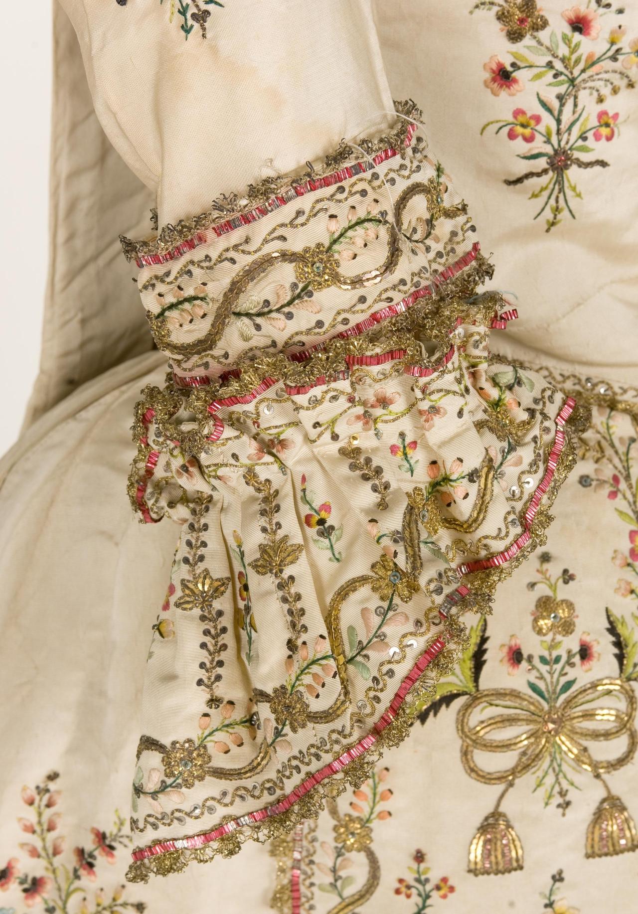 Madame de Pompadour (Robe à la Piémontaise ensemble, 1770-1790)