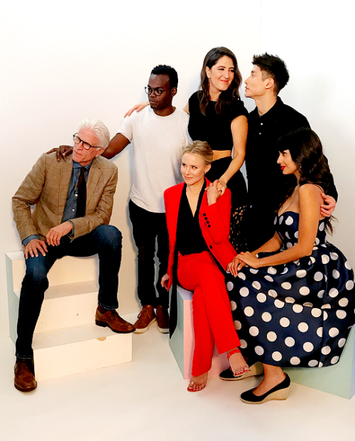 jane-sloan:The cast of NBC’s The Good Place attends the EW...