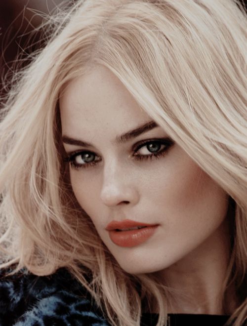 fifty reasons why i’m bi → margot robbie  (36/50)“There’s...