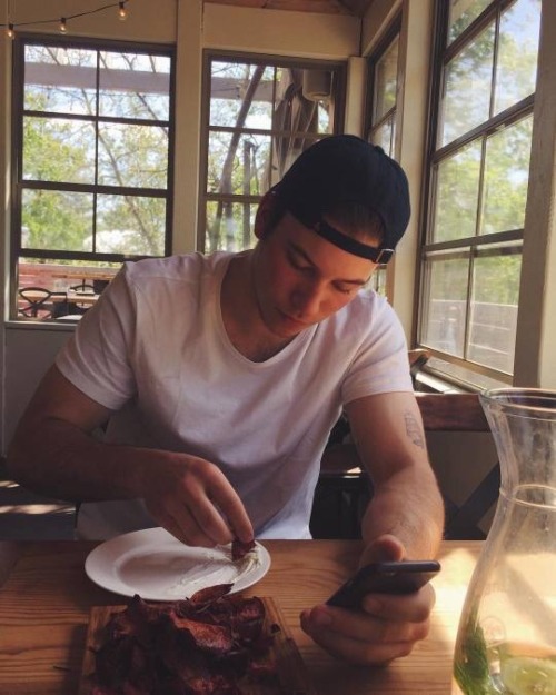 captain-mcdavid:here he is literally just eating a plate of...