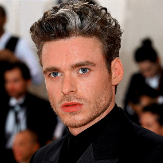 Richard Madden And Sebastian Stan Look Alike : 닮은꼴 하니까 세즈가 왕겜 나온줄 - 이전 ...