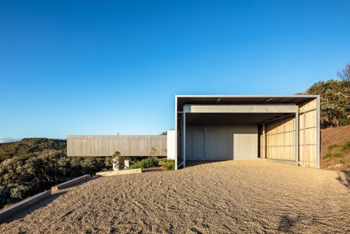 kazu721010:House on the Coast / Sean Godsell ArchitectsPhotos...