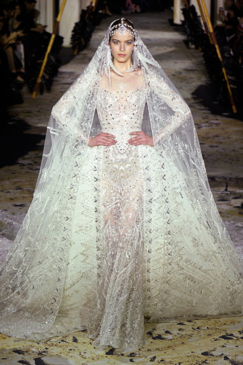 Fashion Blog fashion fashion show paris fashion week zuhair murad runway show runway fashion runway model runway Luxurious luxury spring collection spring/summer collection spring 2018 haute couture couture luxury dress head dress wedding dress designer
