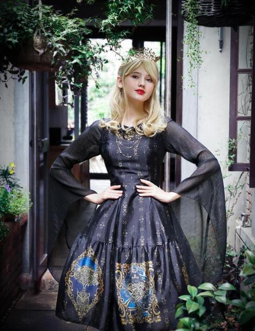 sosuperawesome:Gothic Steampunk FashionFan Plus Friend on...