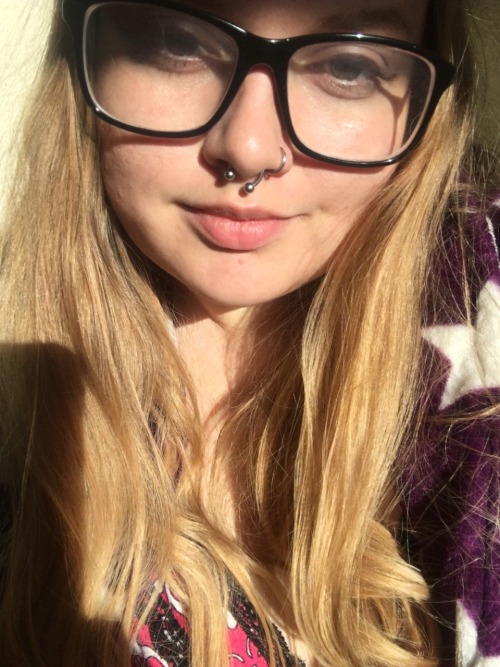 badasscannabitch:peachterps:sun made me look glowy ✨Somebody...