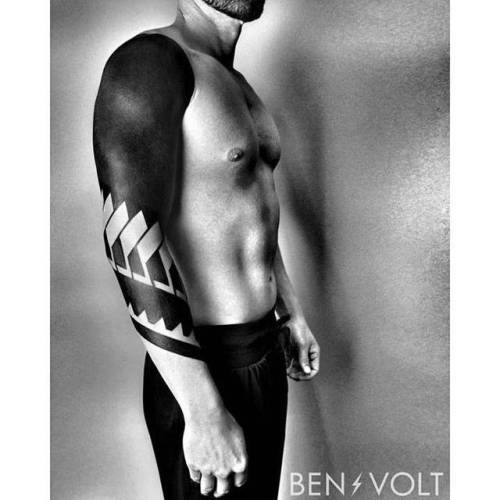 By Ben Volt, done at FORM8 Tattoo, San Francisco.... tribal;neotribal;huge;blackout;cover ups;freehand;benvolt;facebook;blackwork;twitter;sleeve