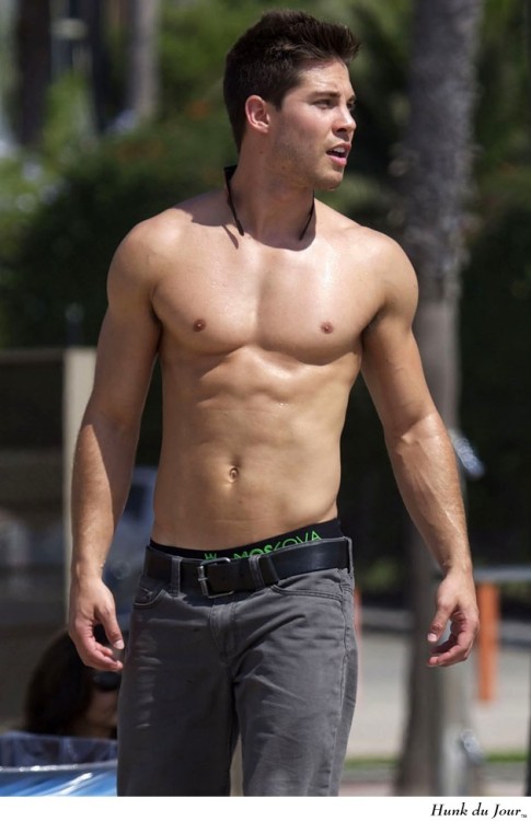Your Hunk of the Day: Dean Geyer http://hunk.dj/7517