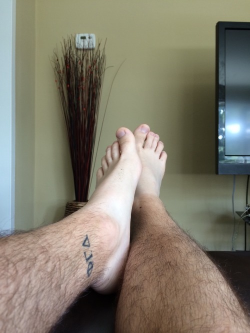 codemand:Figured I would show off my bare feet for my fans this...