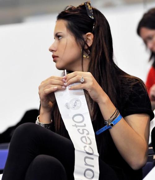 nhlovesadri3:Adriana Lima with her mother watching a...