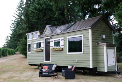 litbugi:<br /><br />We don’t get to see the bedroom in this one, but it is a charming tiny home in Oregon with some nice features not normally found in a house this size: http://tinyhouseswoon.com/victorian-tiny-house/<br />