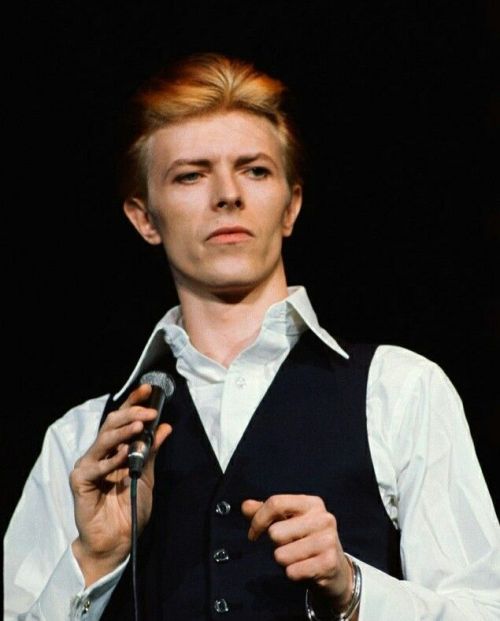 dustonmars:Evolution of Thin White Duke.Mid 1975: Halloween...