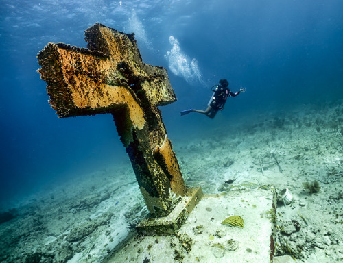 end0skeletal:The Sunken Cross byMike CoreyThe Cruz de la...