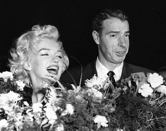 Marilyn and Joe arrive in Tokyo, 1954 - Goddess Marilyn