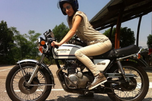 @Girls on Motorcycles not pin-ups