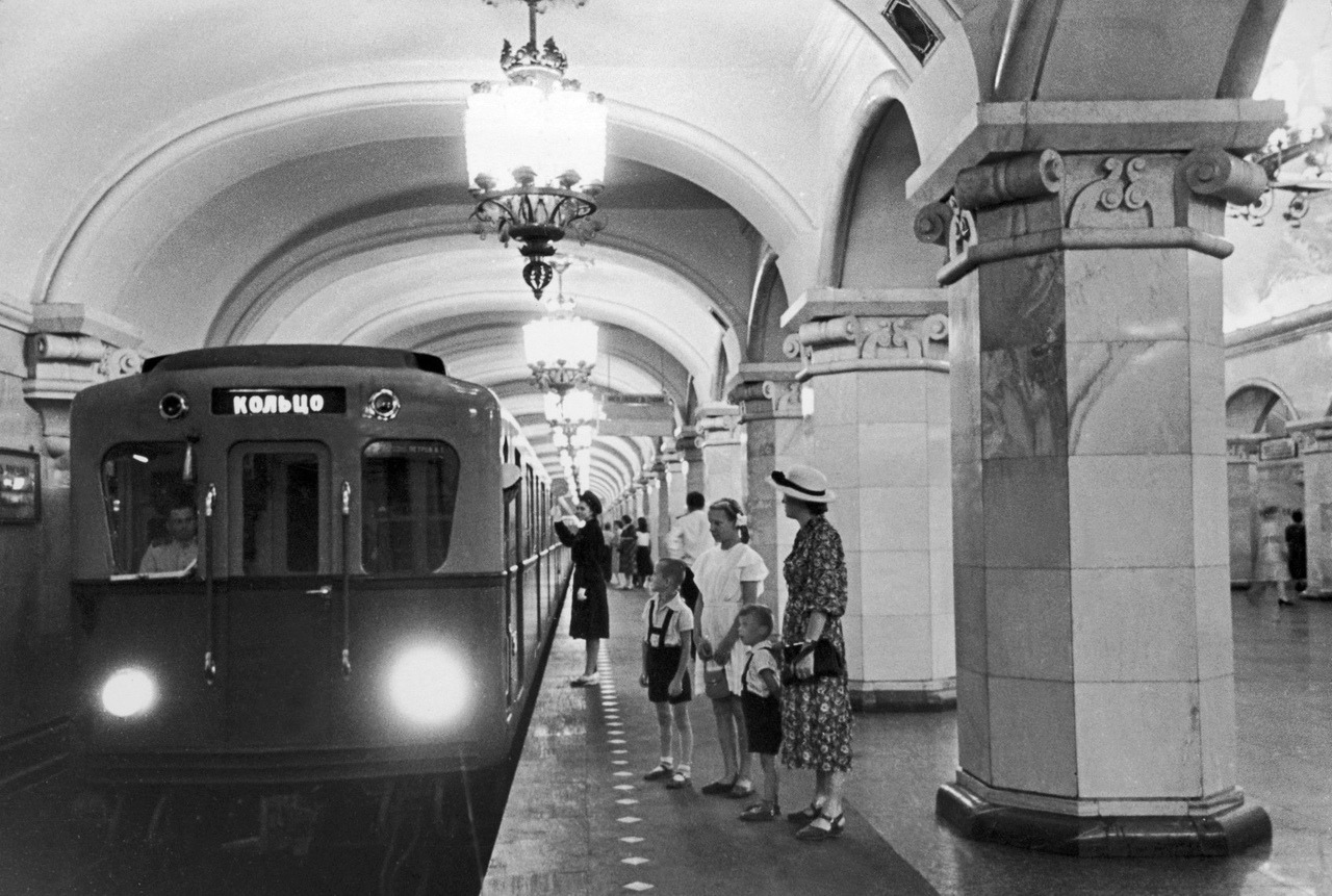 Komsomolskaya metro station in Moscow (1954)