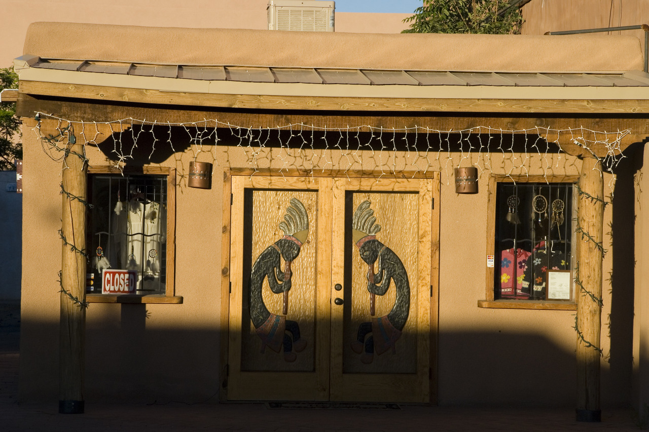 shop-in-old-town-albuquerque-new-mexico