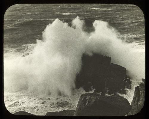 dame-de-pique:Wave breaking over rocks, 1900-1940