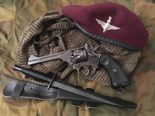 ivan-fyodorovich:“War Finish” Webley Mk IV