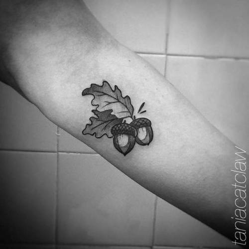 By Tania Catclaw, done at Big Boys Tattoo, Lisboa.... sketch work;oak leaf;small;acorn;leaf;facebook;nature;twitter;inner forearm;taniacatclaw