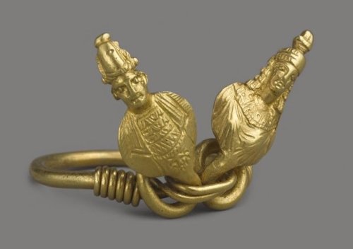 didoofcarthage:Gold finger ringEgyptian, Roman Period,...