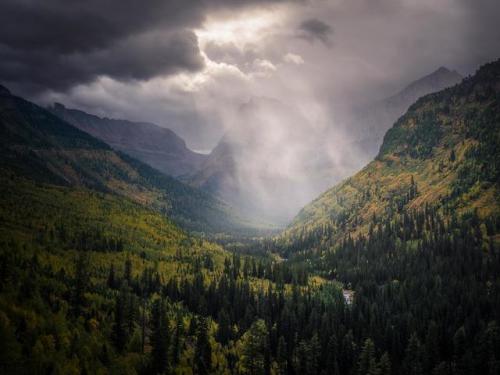 amazinglybeautifulphotography:Stormy afternoon in the heart of...