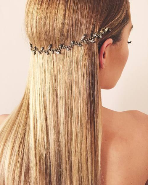 teenvogue:Simply Stunning. Major prom hair inspiration...