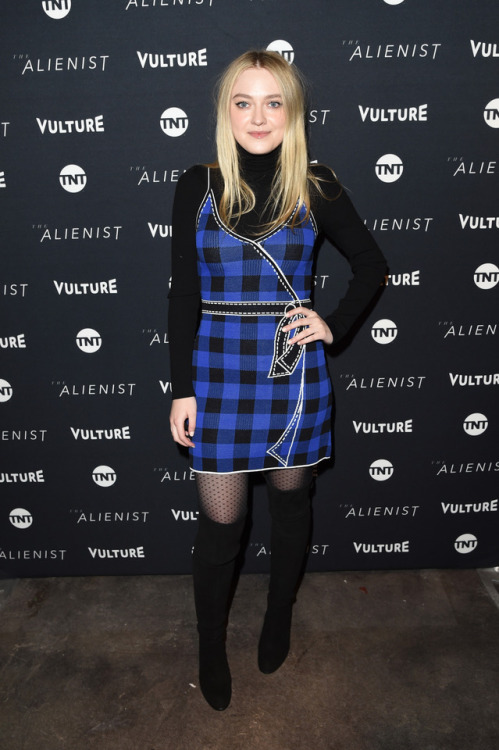 Dakota Fanning flashing a bit of her black pantyhose.