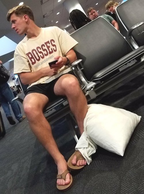 realcandidmen:College broSubmit your kinky stuff to my inbox...