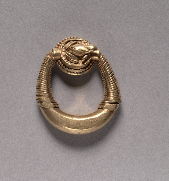 Gold ring with a frog  A Gold ring with a frog made during the reign of Akhenaten. New Kingdom, Amarna Period, 18th Dynasty, ca. 1353-1336 BC. Now in the Cleveland Museum of Art, Ohio.