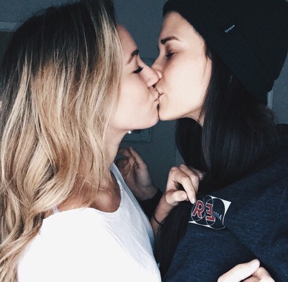Lesbian Teens Kiss 64