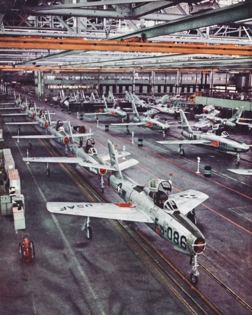 venezuelaflight:A factory of F-84F Thunderstreak