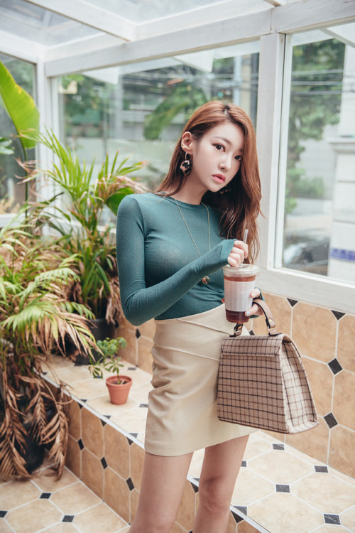 korean-dreams-girls:Park Jung Yoon - October 08, 2018 Set